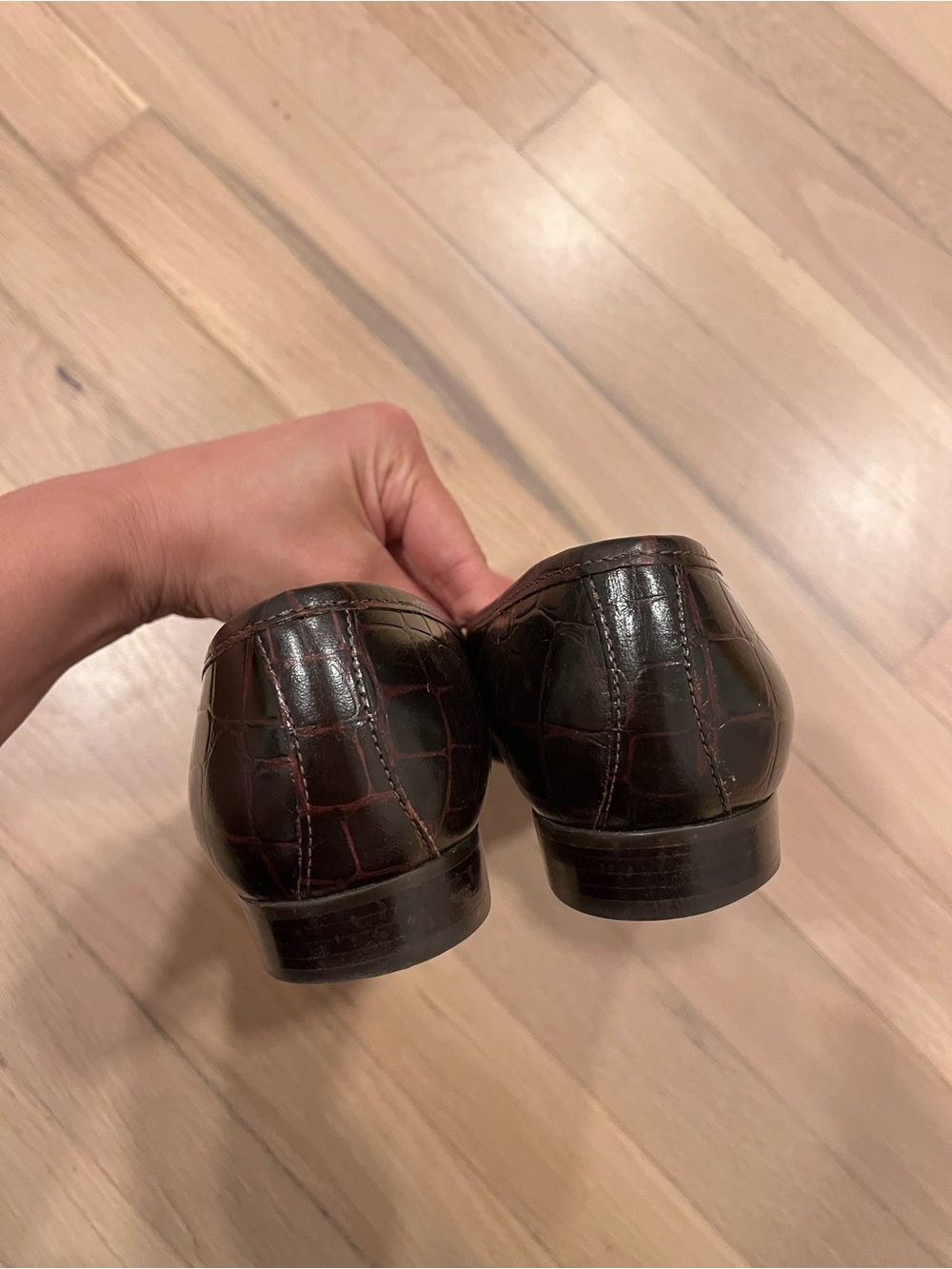 Etienne Aigner Women's Dark Brown Croc-Embossed Tassel Loafers Size 8.5 - Picture 2 of 4